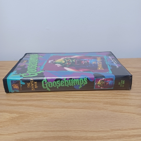 Goosebumps The Haunted Mask 1995 RL Stine VHS Movie Vintage Clamshell Halloween - Picture 3 of 8